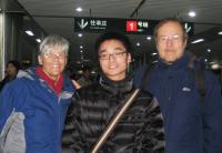 27 - de retour a Shanghai - dans le metro avec notre guide.jpg 6.3K